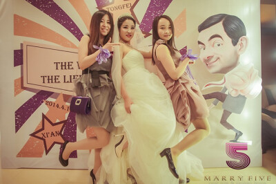 一场以电影为主题的婚礼~当新娘在化妆间听见两小无猜的电影主题曲响起来时，她感动的快要哭出来