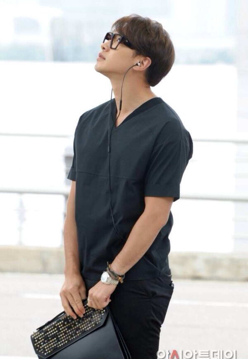 我们的帅哥，要去上海走红毯...