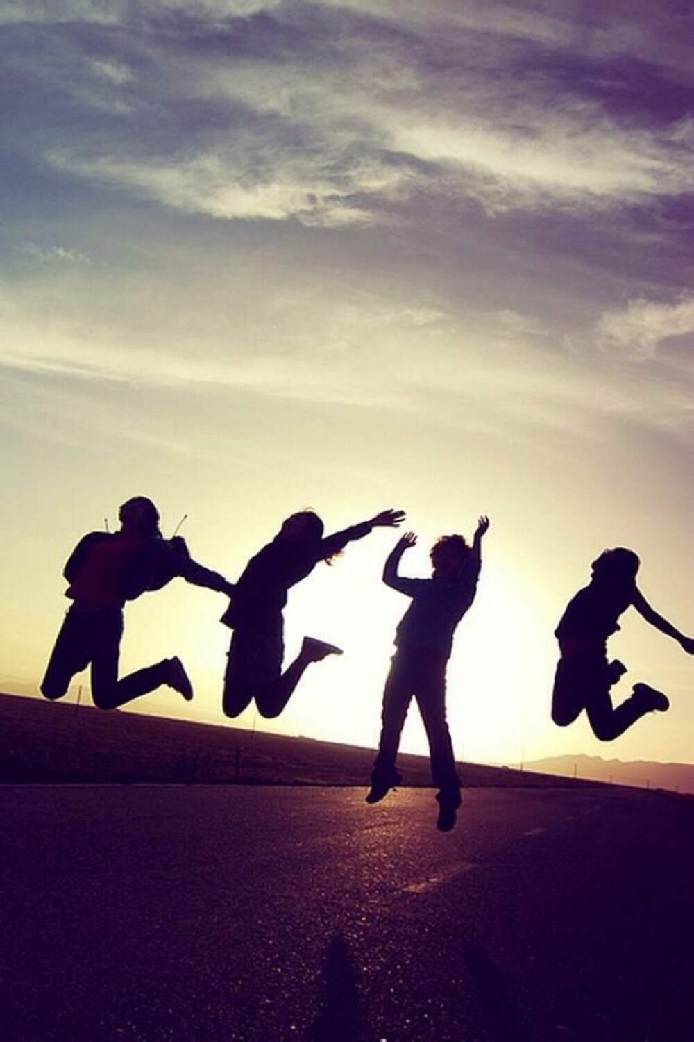 手机壁纸友谊万岁一起疯狂一起笑