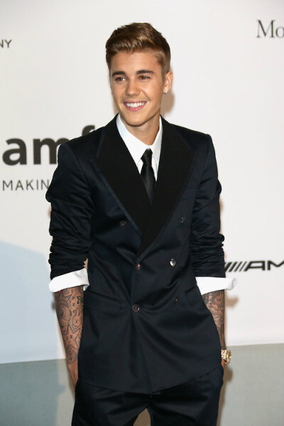 Justin Bieber正装