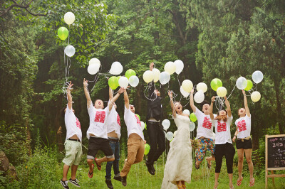树林婚礼 放飞气球