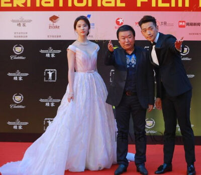 刘亦菲&amp;amp;Rain 2014第17届上海国际电影节开幕式红毯美图 电影《露水红颜》宣传 与导演高希希