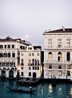 flyaways，fly to Venice .