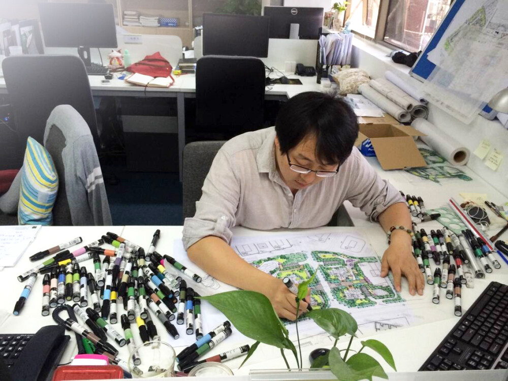 被马克笔包围的刘所