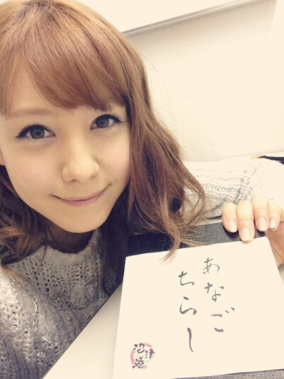 玲奈 vivi里的麻豆，以前不喜欢她 现在越来越顺眼啦~