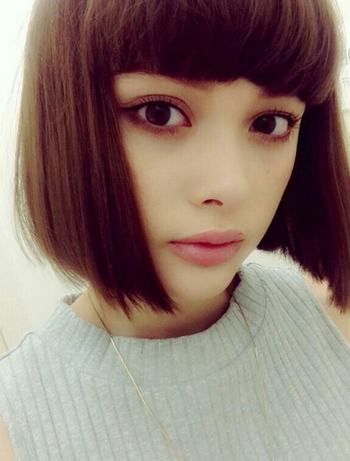 玉城tina 好像杀手不太冷里的小女孩