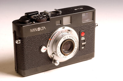 Minolta CLE 在可更换镜头的RF相机中,地位彪炳.自1980年发表起,一直到2001年的leica M7发表为止,以 其独特的技术,位居最先进的位置足足21年.这是个业界神话.