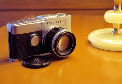 奥林巴斯PEN F是一台非常了不起的相机，它对今天的摄影器材领域仍然在产生着影响。