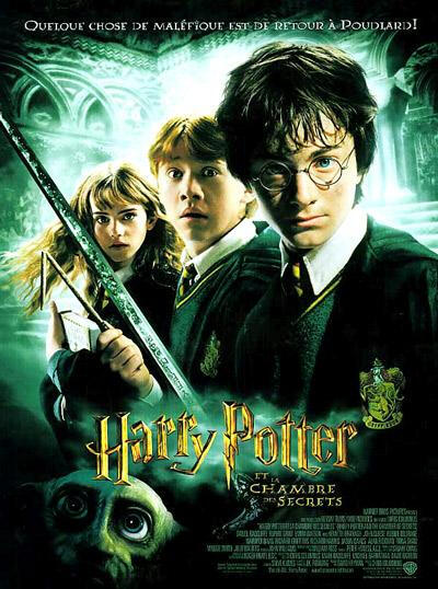 《Harry Potter and the Chamber of Secrets》 哈利·波特在霍格沃茨魔法学校学习一年之后，暑假开始了。他在姨父姨妈家熬过痛苦的假期。正当他准备打点行装去学校时，家养小精灵多比前来发出警告：如果哈利返回霍格…