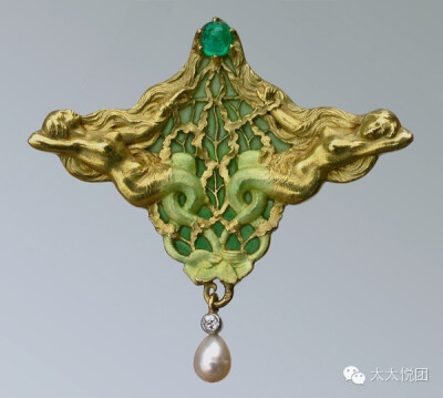 Victorian Jewelry维多利亚珠宝（本人最爱的古董珠宝时期） 维多利亚女王（Alexandrina Victoria），是英国至今为止在位时间最长的君主，也是第一個以“大不列颠和爱尔兰联合王国女王”和“印度女皇”称呼的英国君主…