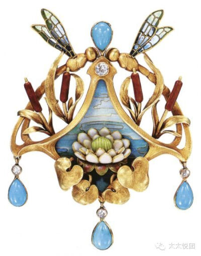  新艺术时期珠宝Art Nouveau Jewelry 诞生于1890年代的新艺术时期，其自由流动形的风格与十九世纪为主的历史复兴样式做了告別。ArtNouveau为法文，原意即是新的艺术，灵感來自于自然世界及对日本艺术的欣赏。新艺术…