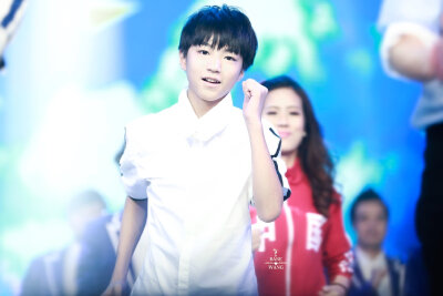 #王俊凯# TFBOYS队长王俊凯 图出处见LOGO