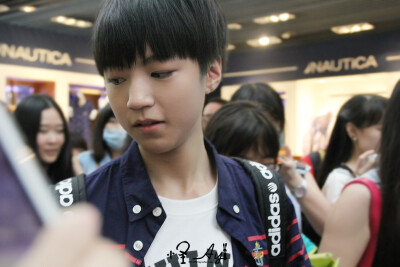 #王俊凯# TFBOYS队长王俊凯 图出处见LOGO