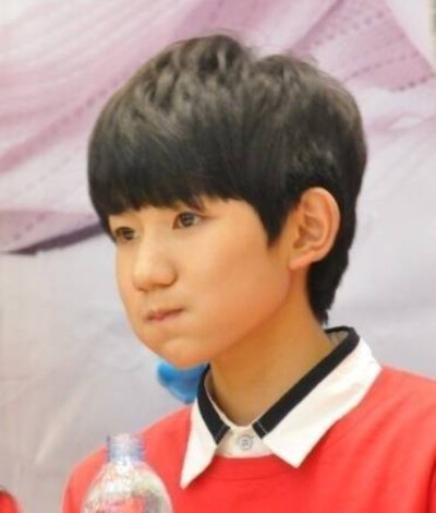 TFBOYS 王源 喝水都这么萌啊！