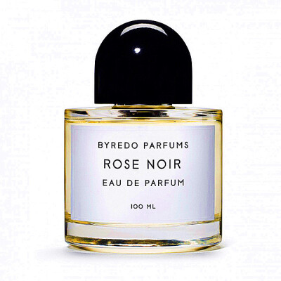 Byredo Rose Noir黑玫瑰香水，Byredo是来自瑞士的顶级香氛品牌,这款黑玫瑰香水是一款花卉木本麝香调的中性玫瑰水，前调是葡萄柚、小苍兰，略带酒香味，中调是迷人的大马士革玫瑰，基调则是劳丹脂, 橡苔、麝香，有点…