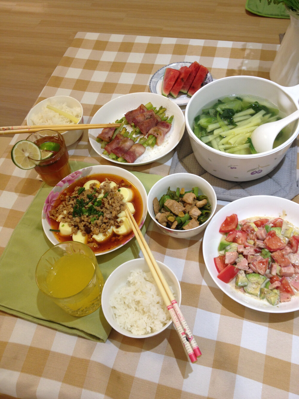 rae秋烧的 两个人的晚餐 肉末豆腐 农家小炒肉 培根芦笋卷 鸡毛菜土豆汤