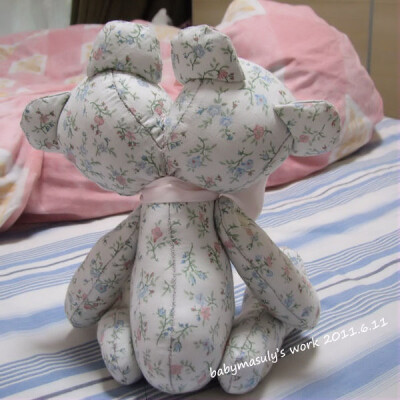 双头布偶熊 背面