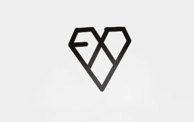 EXO 出道至今logo