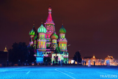 瓦西里升天大教堂，俄罗斯（Saint Basil’s Cathedral, Russia） 位于莫斯科市中心红墙南端的瓦西里升天大教堂因其别致的造型，被人们亲切地比喻为“多彩洋葱头”。瓦西里升天教堂显示了16世纪俄罗斯民间建筑艺术风…