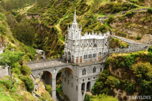 拉斯拉哈斯教堂，哥伦比亚（Las Lajas Sanctuary, Colombia）  拉哈斯大教堂建于1916年至1949年之间，坐落在位于哥伦比亚境内传说中圣母玛利亚出生的地方。教堂建造在深谷之间，教堂连桥，依山而建，充满美丽的传说以及神秘的色彩。