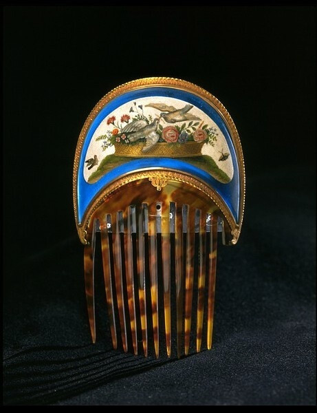 以梳簪发，青丝成雪。