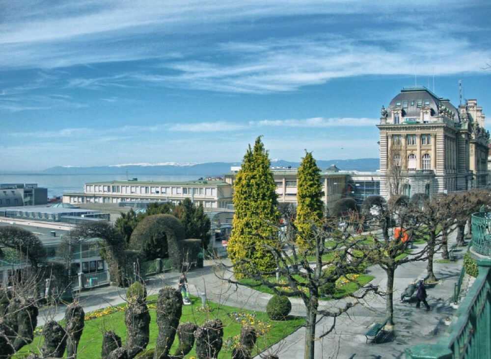 洛桑Lausanne是瑞士法语区城市，位于日内瓦湖北岸，与法国城市埃维昂莱班隔湖相望。洛桑瑞士的第五大城市。洛桑与邻近的日内瓦一样，是许多著名的国际组织例如国际奥委会等的总部所在地，因此也被称为“奥林匹克首都”。