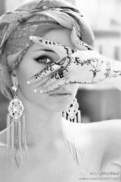 #美女#人生苦短，我们要告诉自己：积德虽无人见，行善自有天知。如果把生命思索成一场旅行，高高低低都要走过，痛苦的时候不妨沉默，看不惯的可以眯起眼，伤了心的可以换频道去看动画片，珍惜自己珍惜别人，去发现和…