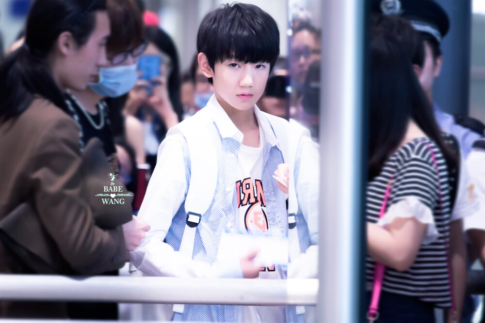 TFBOYS王源 520机场回 cr-2babewang