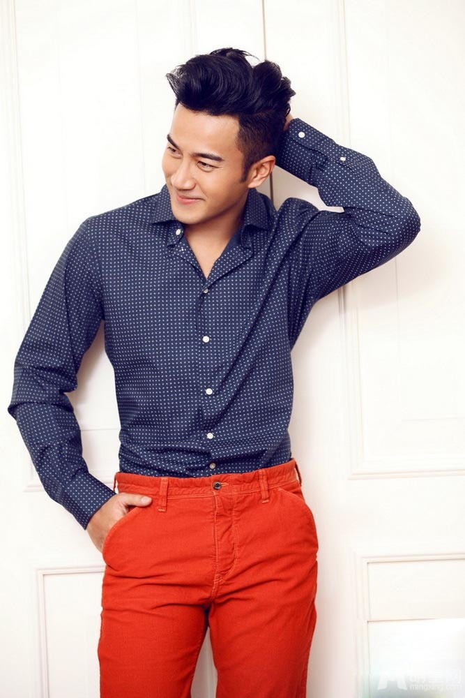 刘恺威时尚写真迷人微笑展魅力