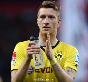  德国队队花罗伊斯，目前效力于多特蒙德足球俱乐部，因伤未参加此次的世界杯让不少球迷感到惋惜，而私底下的他看似“坏小子”的外表下有着温柔善良的内心，不得不感叹德国队里的球员真是体格好颜面俊，关键是盛产男神啊！ins:marcinho11