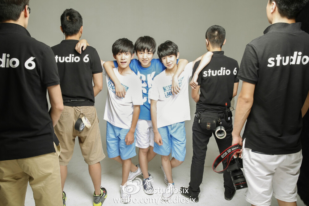 【走进studio 6】由漫姐@陈漫ChenMan 拍摄的@TFBOYS组合 ，studio 6为我们的小明星提供了非常专业的服务哟！！下面的帅哥们，你们更爱哪只呢？[得意地笑][得意地笑]@步步高教育电子 @TFBOYS-王源 @TFBOYS-王俊凯 @TFBOYS-易烊千玺----------------------by@studiosix