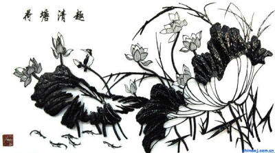 中华手艺——铁画 用铁片和铁丝锻打焊接成图画的一种工艺品，一般涂成黑色或棕红色