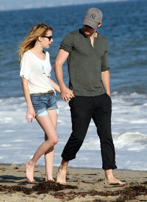 【娇小女生穿衣法则】157cm的艾玛，教你穿出170cm的范。艾玛罗伯茨（Emma·Roberts）街拍，低调搭配高手告诉你，简单才是王道~