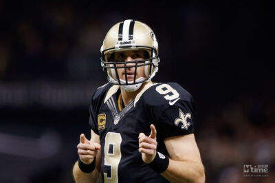 50、Drew Brees 美式足球球员Drew Brees和 “新奥尔良圣徒”球队续约5年1亿，还得到了3700万美元的奖金。