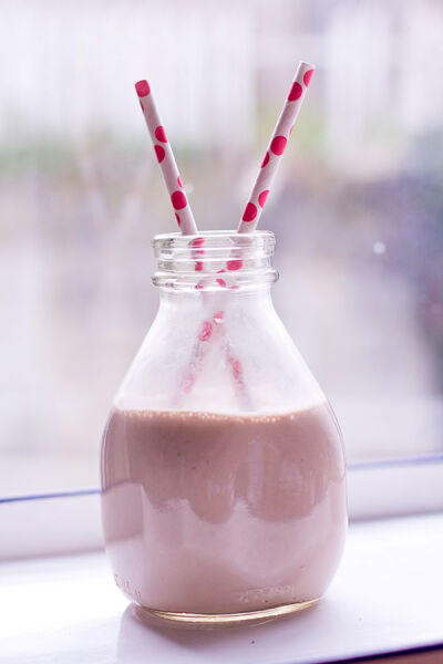 Strawberry Cashew Milkshake