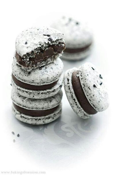 Cookies n Cream Macarons