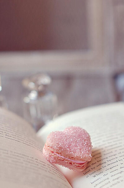 heart macaron