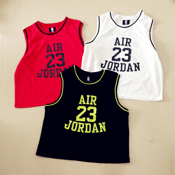  #AIR JORDAN#乔丹AJ 女款篮球短款背心 三色 淘宝店 http://t.cn/8sEvd0v 店铺名 CLOUDYYY' weibo：Cloud-0819 关注微博江浙沪地区包邮哦~~ 其他地区可免一部分邮费~~！