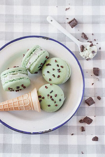 Mint Chocolate Chip Macarons