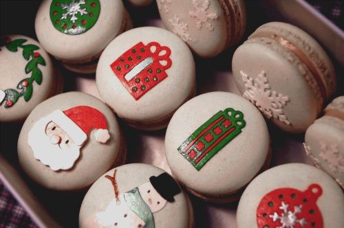 Christmas macarons