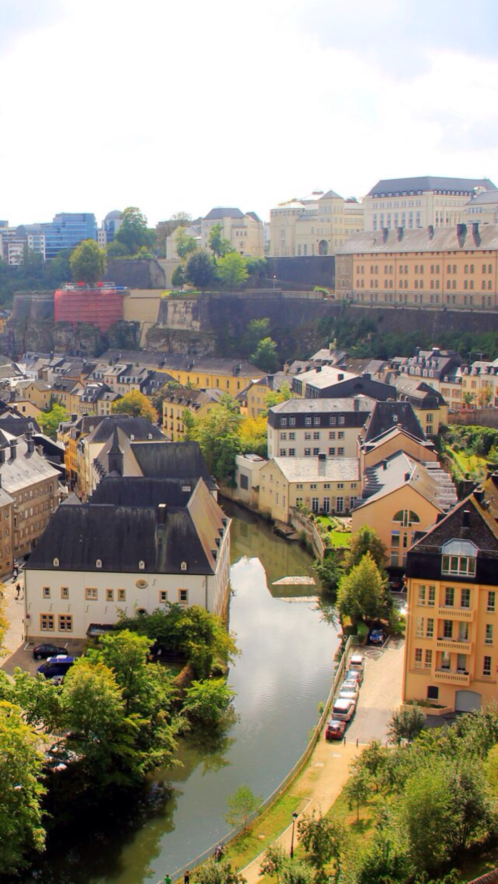 Luxembourg 卢森堡。