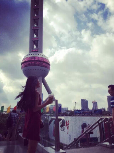 上海 天空 背影