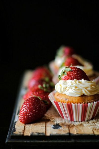 Strawberry n Chocolate Chip Cupcakes