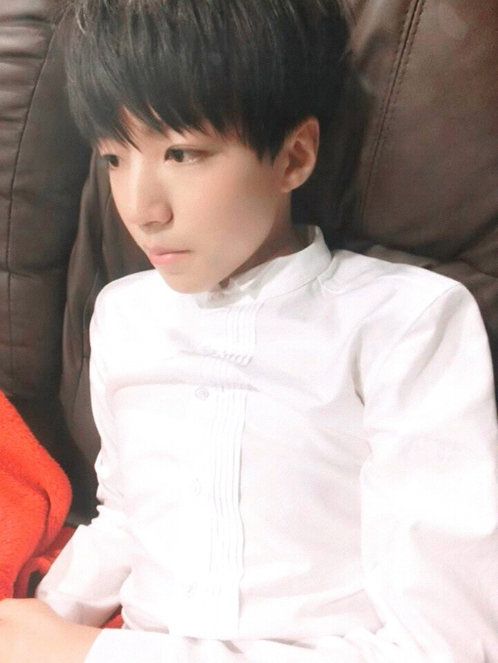 新歌定妆照 不能我一个人被帅瞎 修图by:人家叫伊丽莎白 #王俊凯# #TFBOYS#