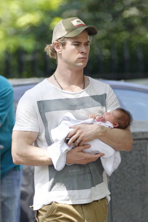 Chris Hemsworth 克里斯·海姆斯沃斯 锤哥和小小锤~