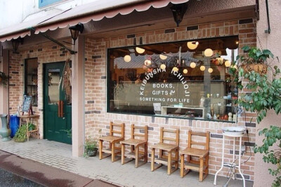 花店，咖啡店，书店为一体cafe