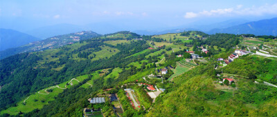 清境农场 海拔高1748公尺，盛产高山蔬果、花卉、茶叶及畜牧，让你与大自然亲密接触