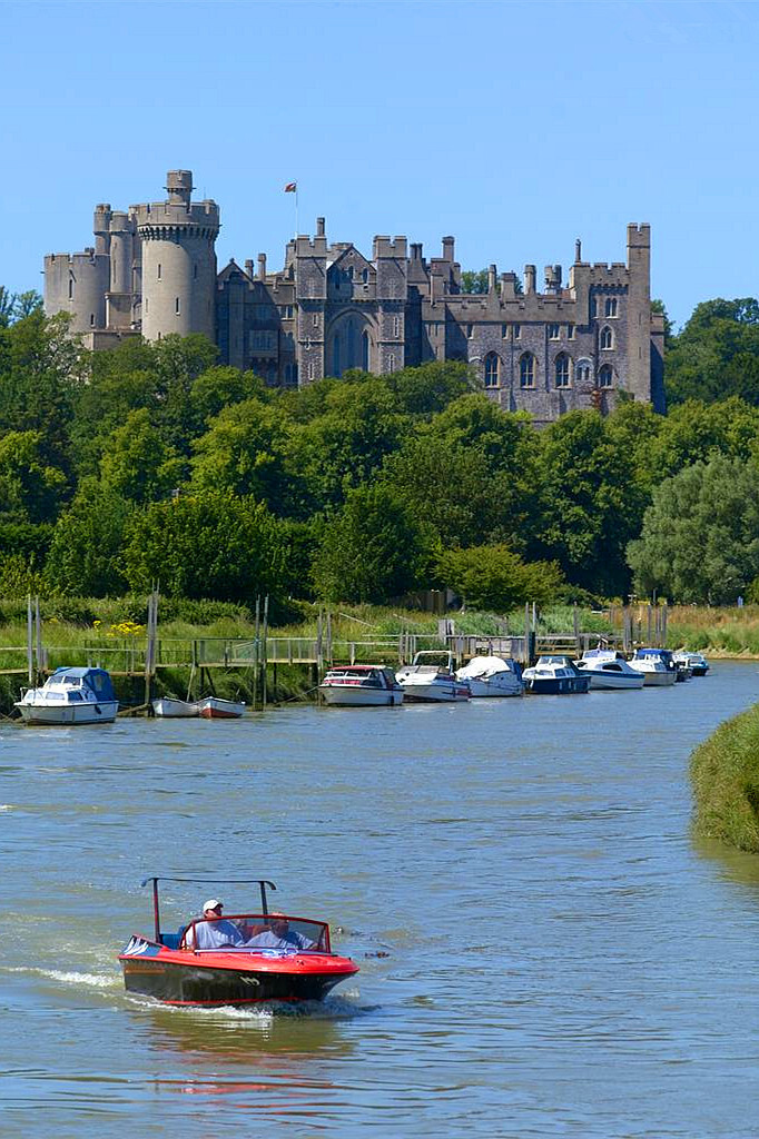 英国班堡城堡在诺森伯兰郡，其历史可追溯到3至4世纪。