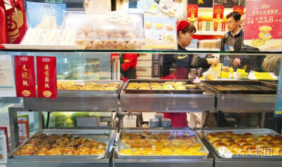 13 Tai Cheong Bakery（香港） 上榜理由：大昌的传统蛋挞可谓是名声在外，丝滑般的口感让人回味无穷，无数甜品控穿过几个街区也要前往的人气糕点店。