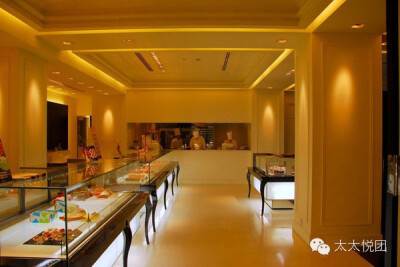 25 Henri Charpentier（东京） 上榜理由：店内的糕点大师Henri Charpentie一直以精湛的糕点技艺而著称，尤其擅长烘焙制作各式令人难以直径的蛋糕，装饰繁复美丽，赏心悦目。